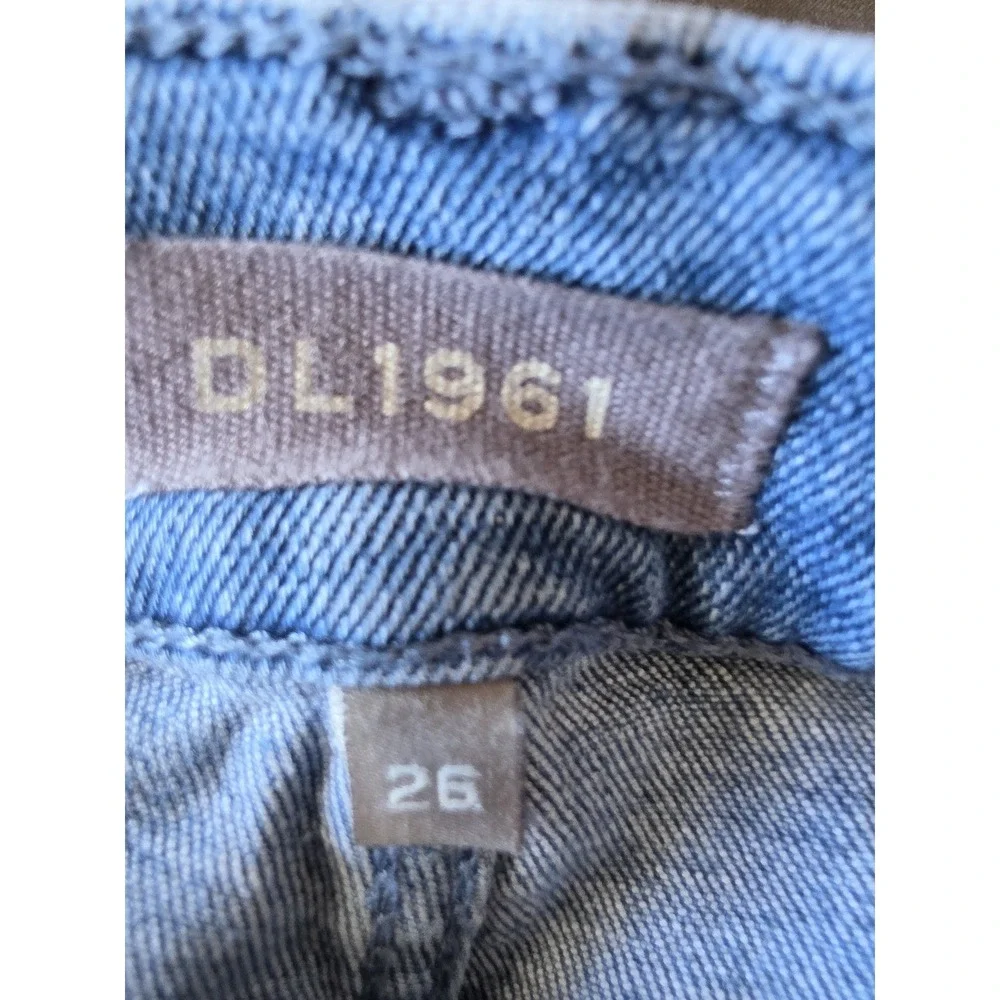 DL1961 Women Straight Jeans Size 26 Blue Casual Denim Pants Distressed Hems